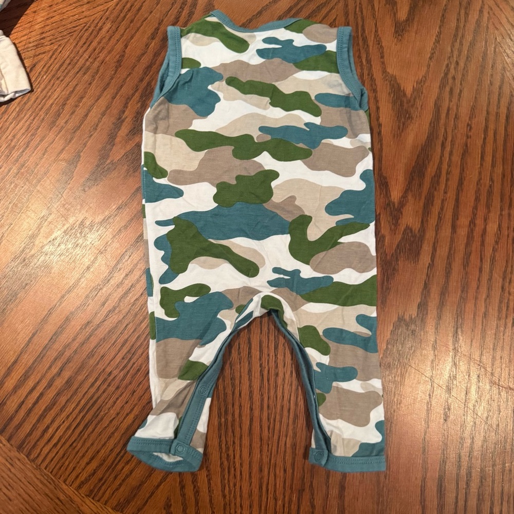 Kyte Baby - Sleeveless Bamboo Snap Romper
0-3M - Picture 3 of 5